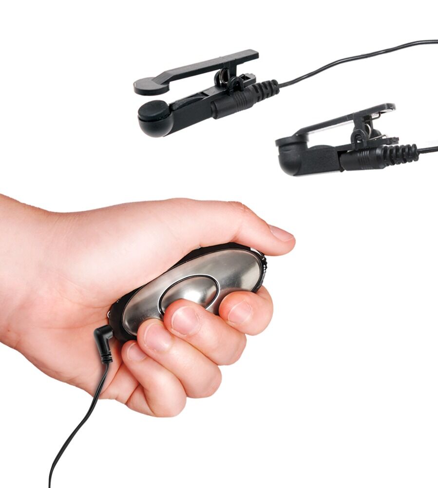 Nippelklammern von Shock Therapy, schwarze Metall-Clamps mit Gummipolstern für intensiven Reiz, auf weißem Hintergrund.
