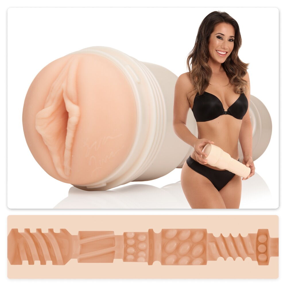 Eva Lovia Schauspielerin im Porträt, natürliche Darstellung, PPH Onlinehandel Produktbild, professionelles Fotoshooting, künstlerische Aufnahme