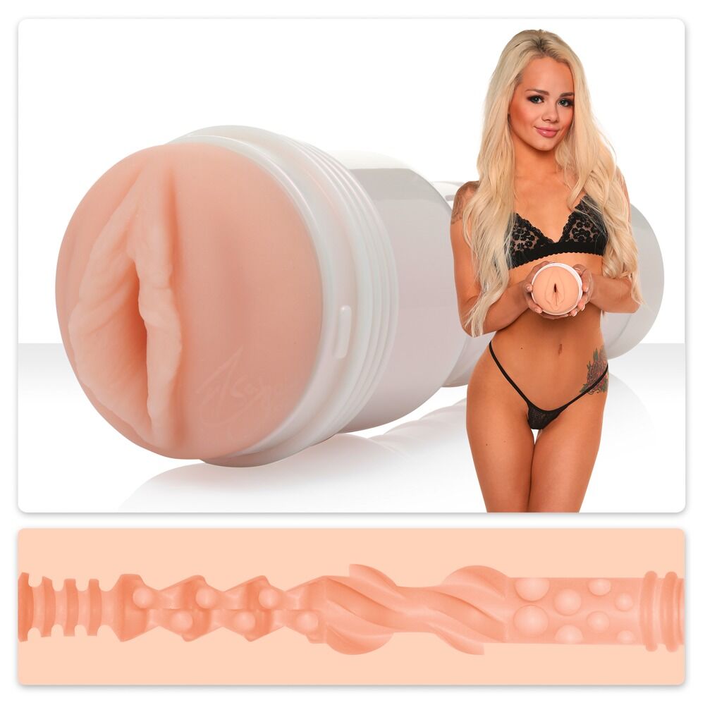 Elsa Jean, PPH Onlinehandel, in einem schwarzen Outfit, posiert vor hellem Hintergrund.