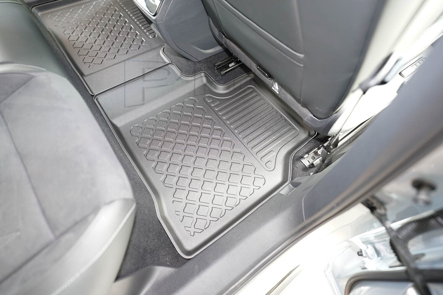 Gummierte Fußmatten Schalenmatten für VW ID.7 (electric) Limousine ab 20234