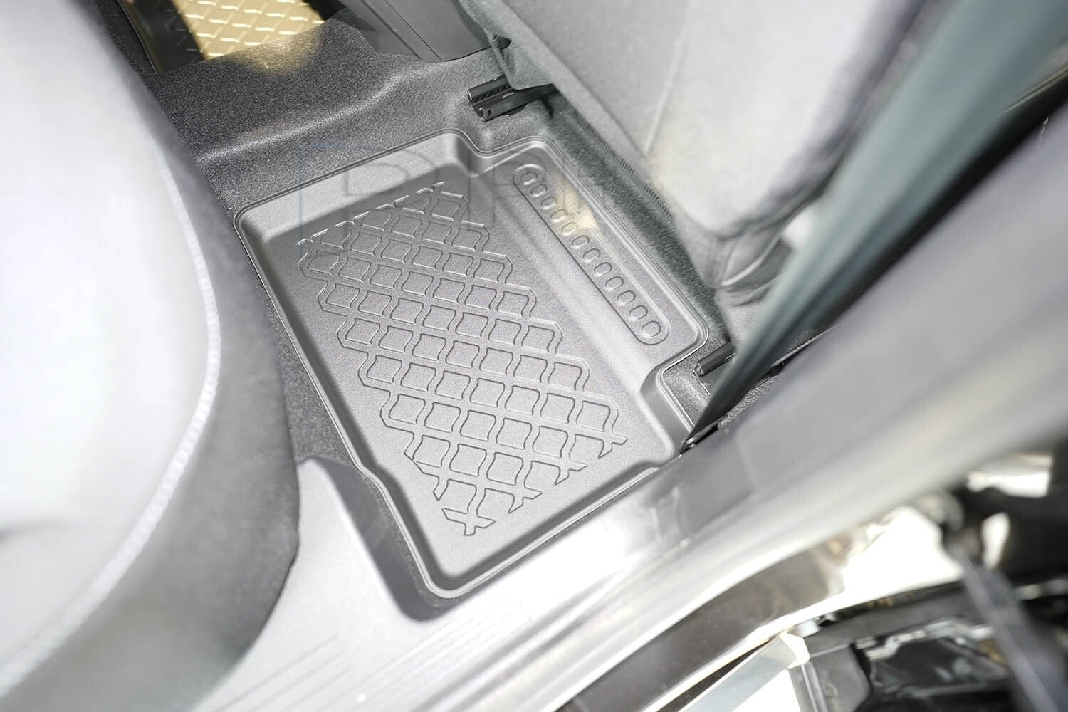 Gummierte Fußmatten Schalenmatten für Dacia Duster III ab 2024-5