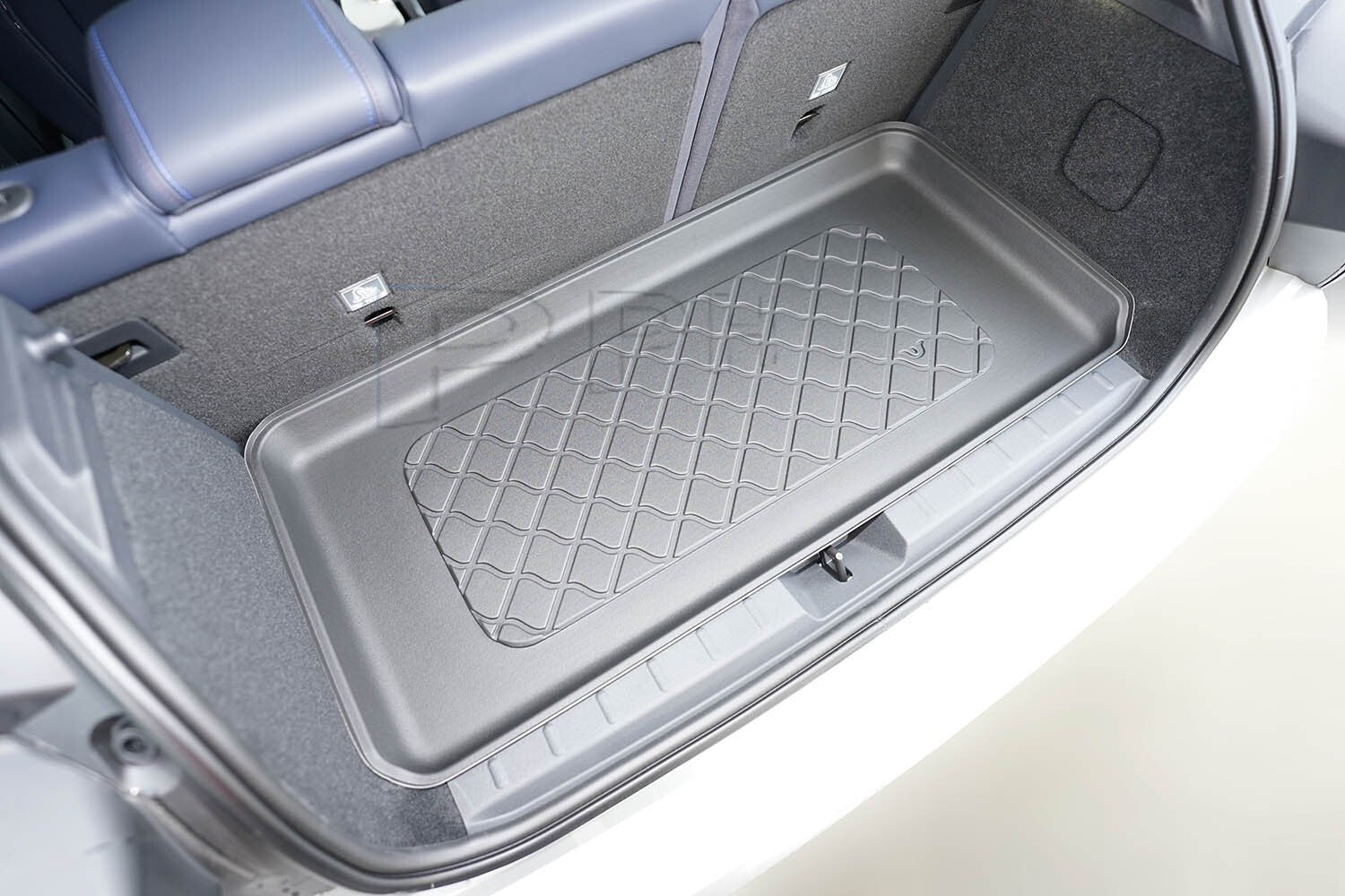 Gummierte Kofferraumwanne für MINI Cooper (electric) ab 2023 Varioboden oben2