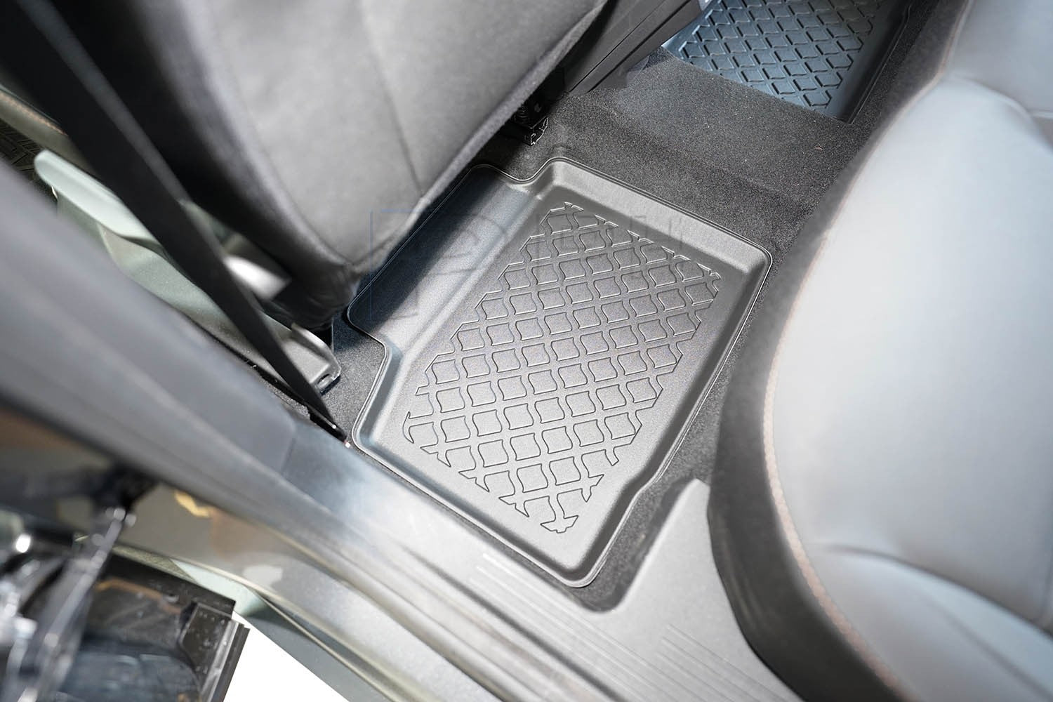 Gummierte Fußmatten Premium Schalenmatten für Dacia Bigster Mild Hybrid ab 2025-3