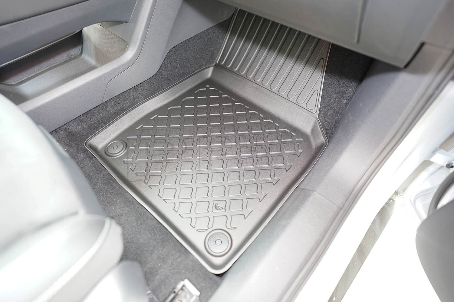 Gummierte Fußmatten Schalenmatten für VW ID.7 (electric) Limousine ab 20231