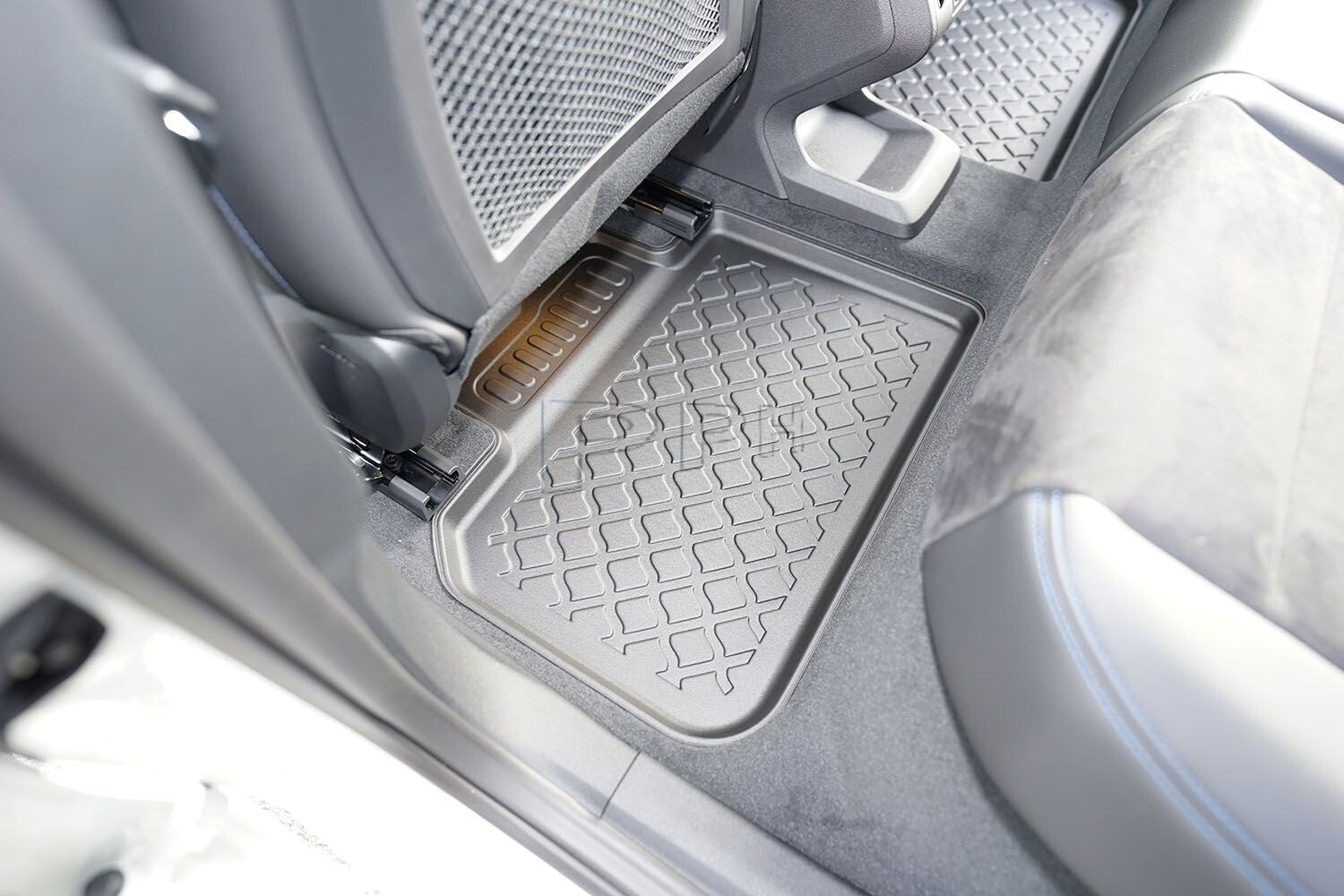 Gummierte Exklusiv Fußmatten für BMW iX1 (U11) electric ab 2022-3
