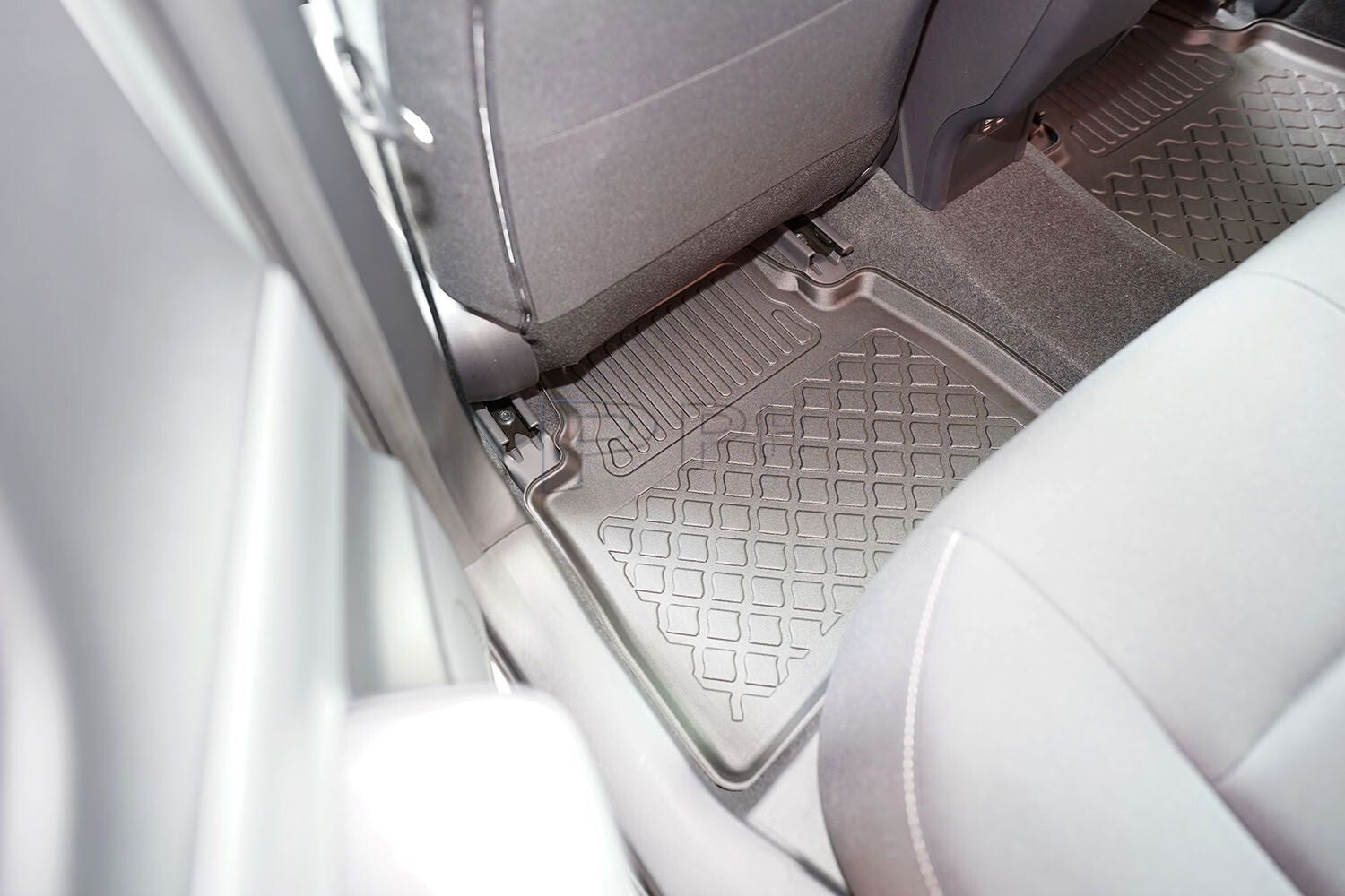 Gummierte Fußmatten Schalenmatten für Toyota Prius V Plug-in Hybrid ab 2023-3