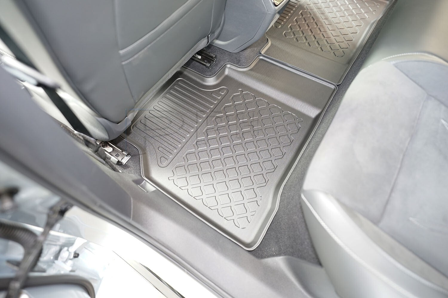 Gummierte Fußmatten Schalenmatten für VW ID.7 (electric) Limousine ab 20232