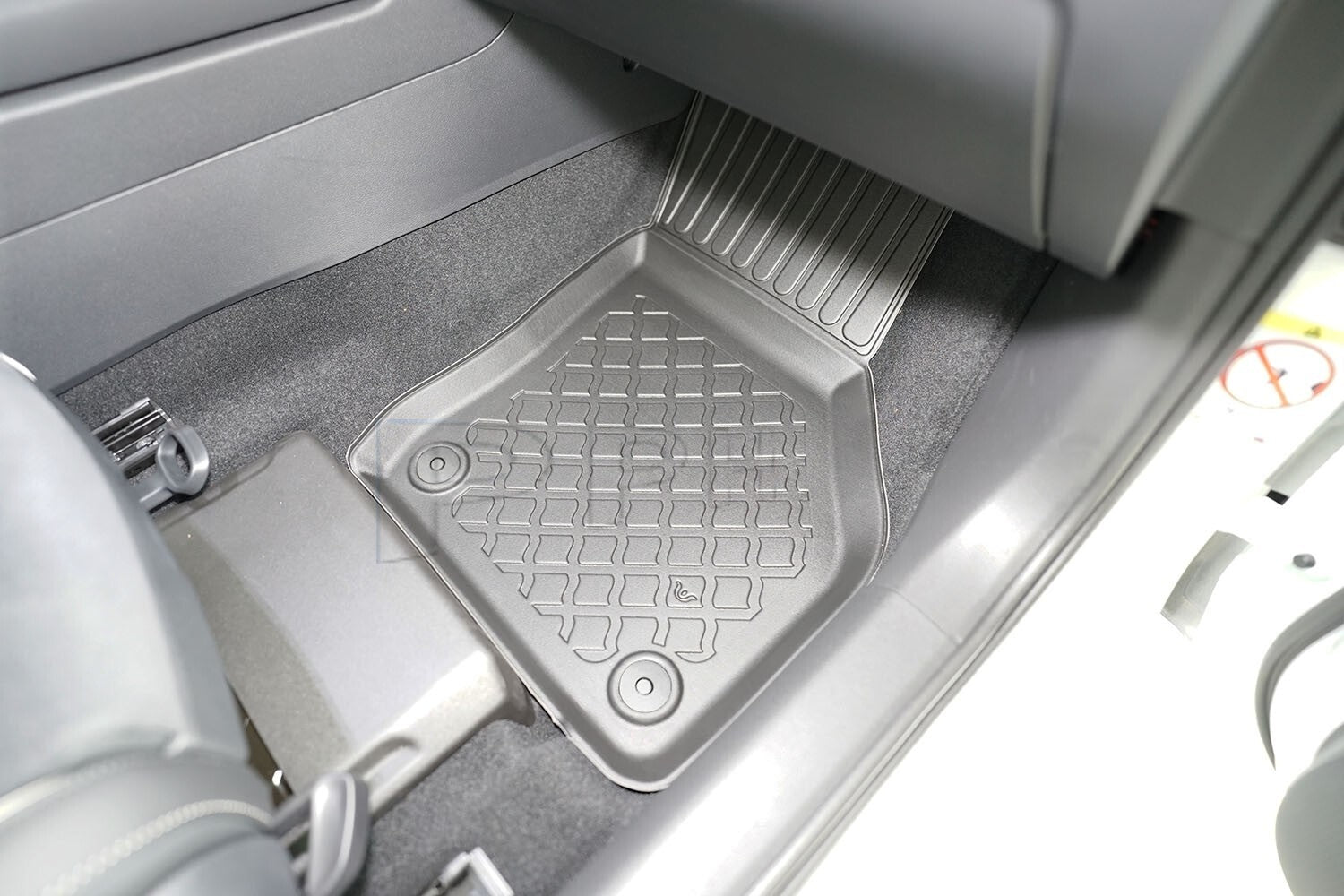 Gummierte Fußmatten Schalenmatten für VW Passat Variant + hybrid MHEV ab 20231