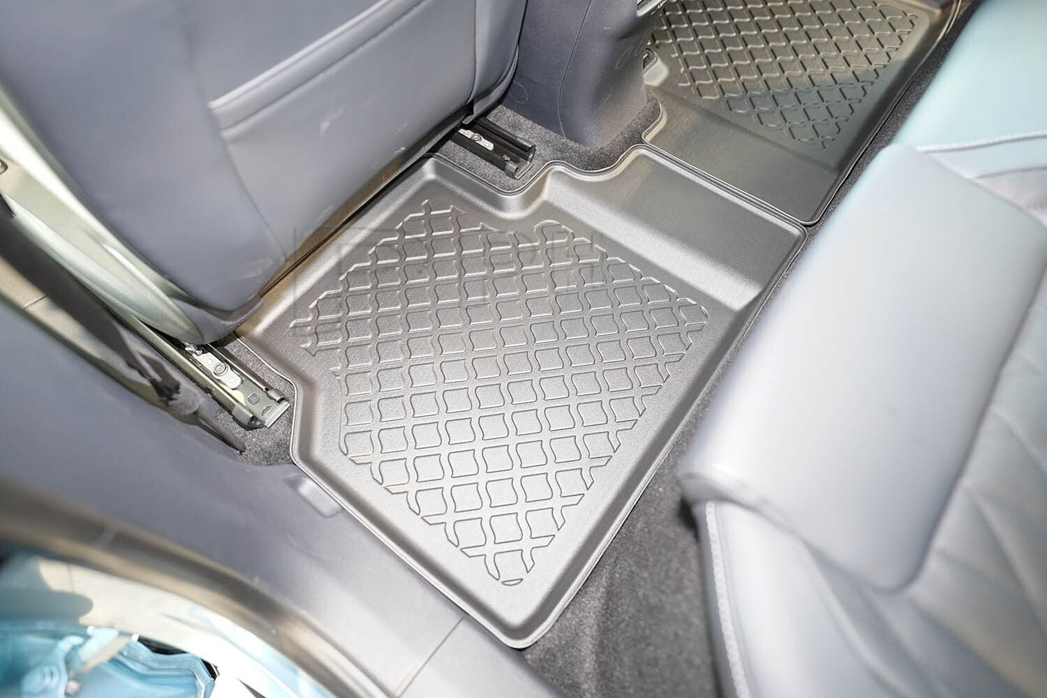 Gummierte Fußmatten Premium Schalenmatten für Ford Explorer VI ab 20242