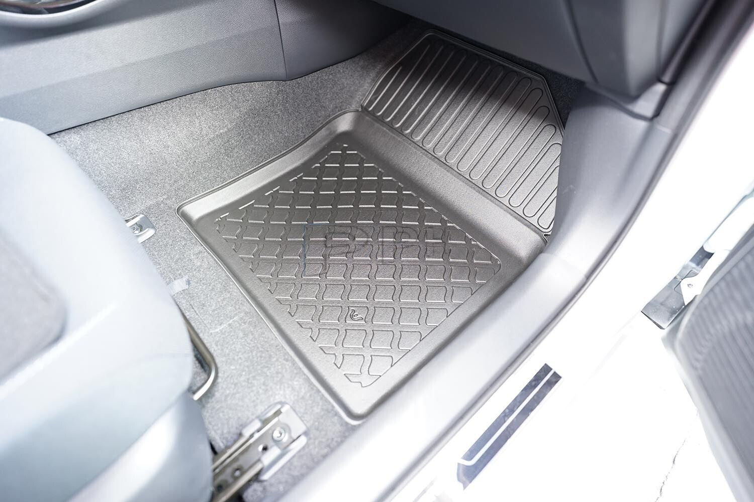 Gummierte Fußmatten Schalenmatten für Toyota Prius V Plug-in Hybrid ab 2023-2