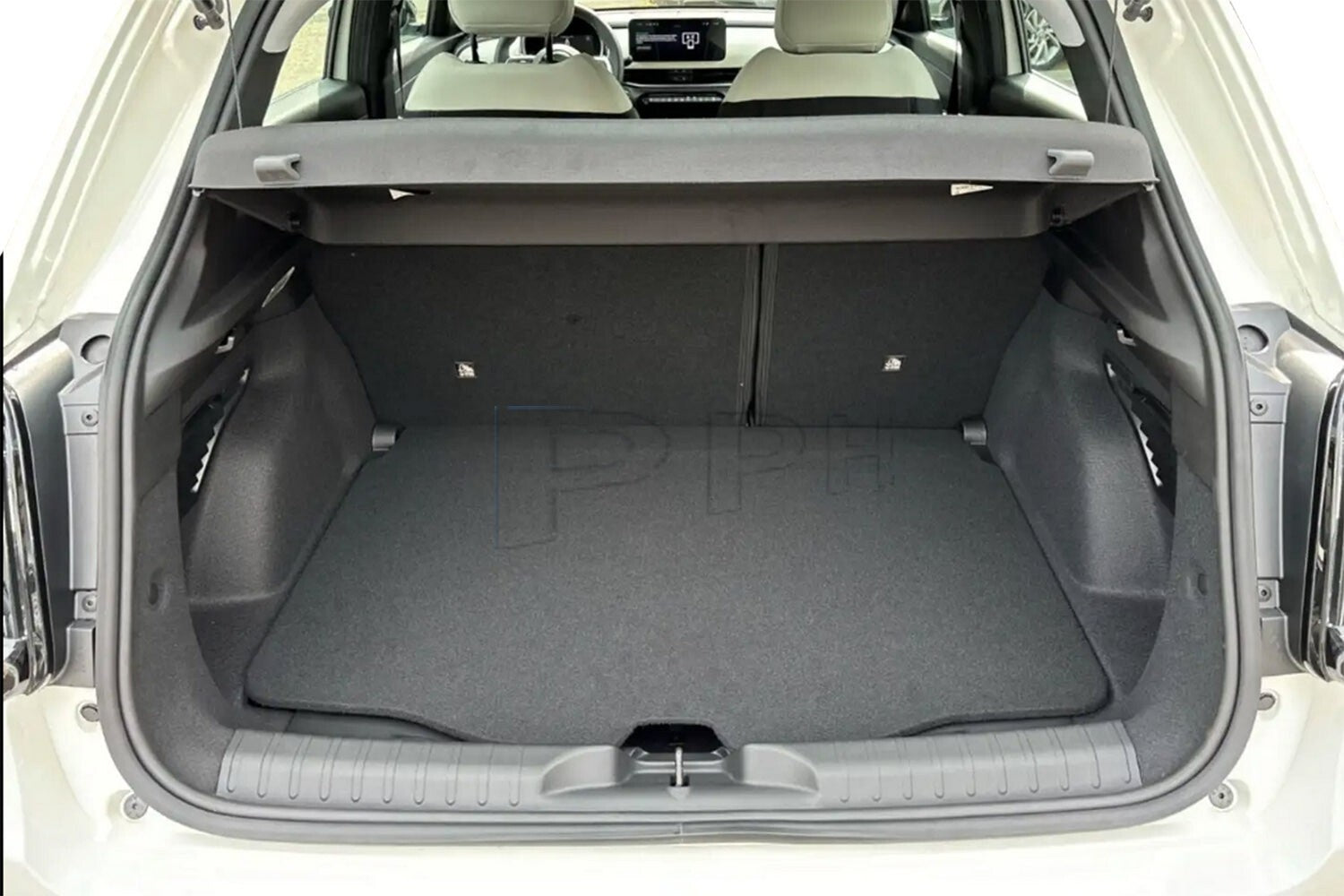 Gummierte Kofferraumwanne für Fiat 600e (electric) ab 2023- Varioboden oben4