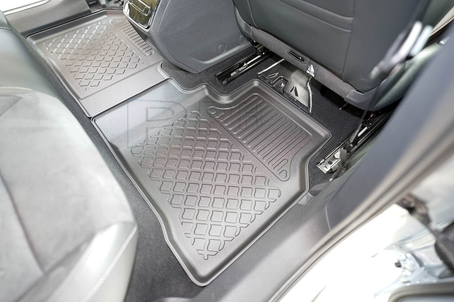 Gummierte Fußmatten Schalenmatten für VW ID.7 (electric) Limousine ab 20233