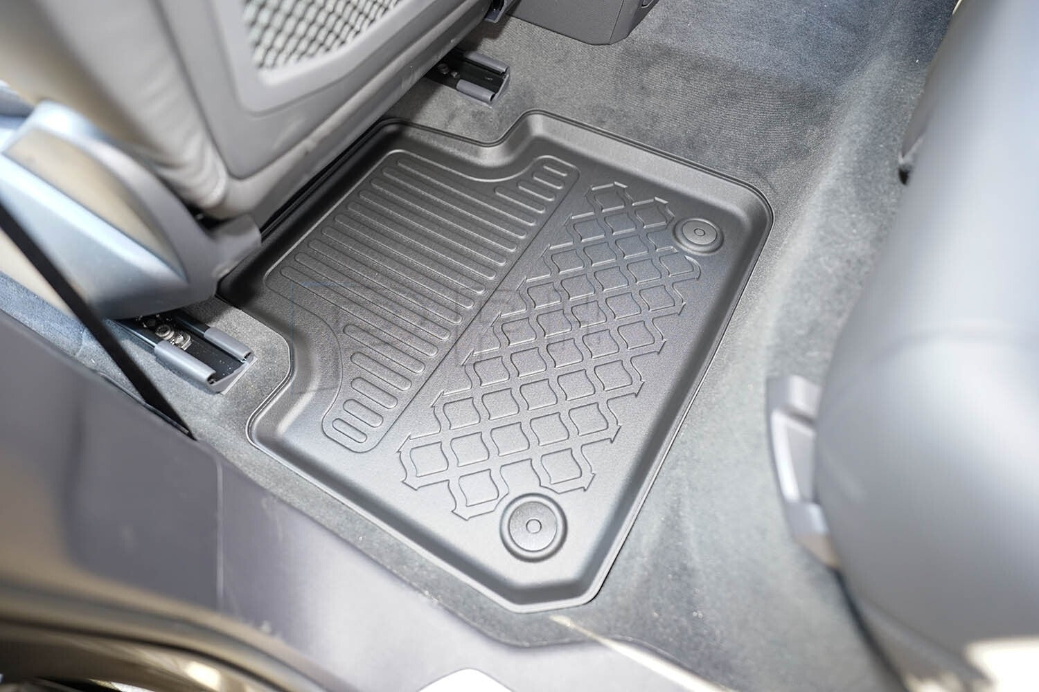 Gummierte Fußmatten Schalenmatten für VW Touareg III Facelift SUV ab 2023-3